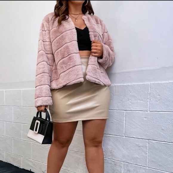 🎉🎉 Pink Faux Fur Jacket 🎀 - Picture 4 of 8